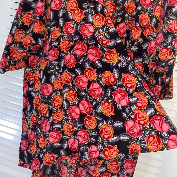 LuLaRoe Lindsay Rose Floral Kimono Coverup - Picture 4 of 5